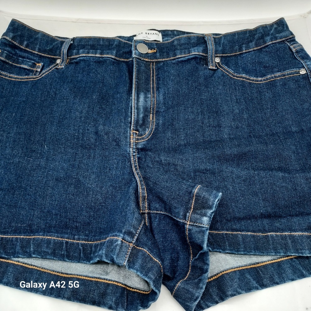 Lane Bryant Flex Magic Waistband Mid-Rise Signature Denim Shorts Dark Wash 22